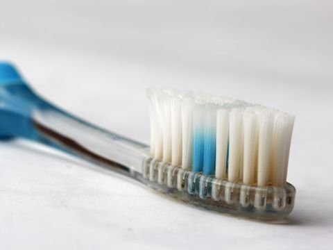 3 dấu hiệu cho thấy bạn nên thay bàn chải đánh răng - Bizsplus