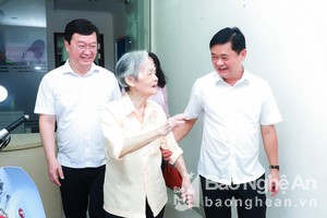 Lãnh đạo tỉnh Nghệ An thăm hỏi, chúc sức khỏe bà Lê Nguyễn Hồng Minh - con gái cố Tổng Bí thư Lê Hồng Phong