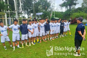 U15 SLNA vượt qua U15 Hà Nội để giành ngôi nhất bảng.