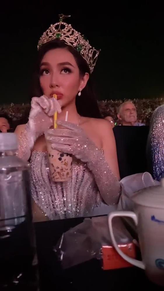 Miss World, Miss Universe, Thủy Tiên đẩy hình tượng vì trà sữa-1
