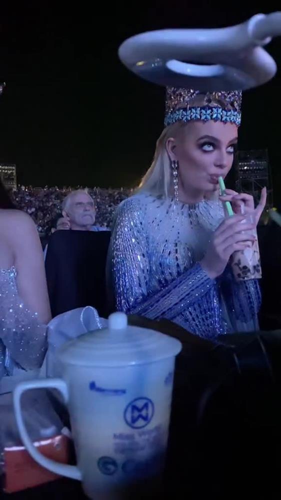 Miss World, Miss Universe, Thủy Tiên đẩy lùi hình ảnh vì trà sữa-2