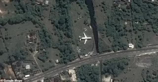 Bí ẩn đằng sau chiếc Boeing 737 bị lãng quên trên một cánh đồng ở Bali trong nhiều năm - Ảnh 1.