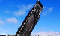 Một mảnh vỡ khổng lồ dài gần 3m rơi xuống cánh đồng ở Australia, nghi là tàu vũ trụ SpaceX của tỷ phú Elon Musk