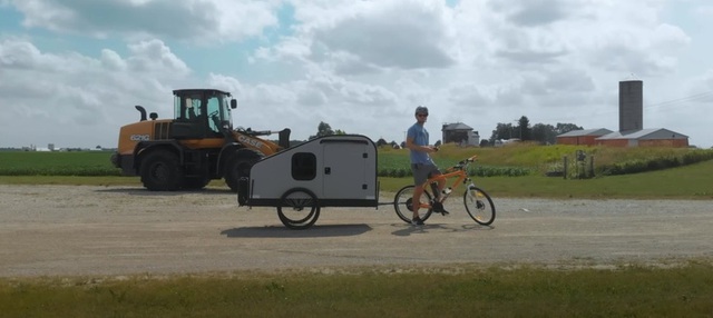 YouTuber tự chế xe đạp thành xe đạp điện và cũng là ngôi nhà di động - Ảnh 5.