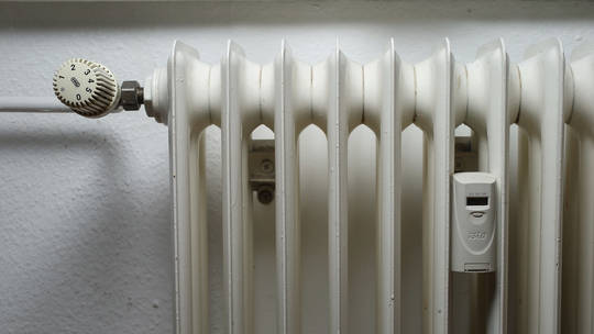 Người bật máy sưởi, máy nước nóng quá cao có thể bị bỏ tù ở Thụy Sĩ