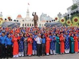 Các cặp đôi uyên ương tham gia lễ cưới tập thể tại TP.HCM sẽ làm lễ dâng hoa Chủ tịch Hồ Chí Minh tại phố đi bộ Nguyễn Huệ.