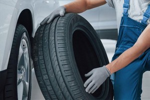 Keo chống dính lốp ô tô có thực sự hữu ích?