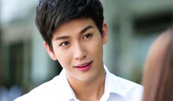 Người mắt đào hoa có tốt không?