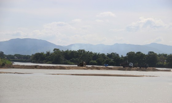 Khai thác cát trên sông Kôn (Tuy Phước, Bình Định): Người dân lo sạt lở, mất an toàn Ảnh 1