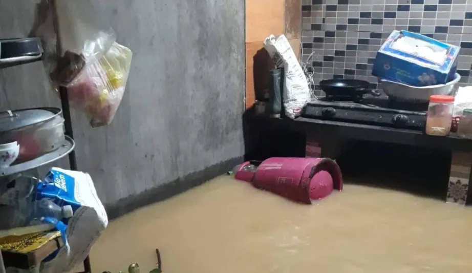 Tại sao ở Nghệ An và một số tỉnh miền Trung lại xảy ra lũ lụt?