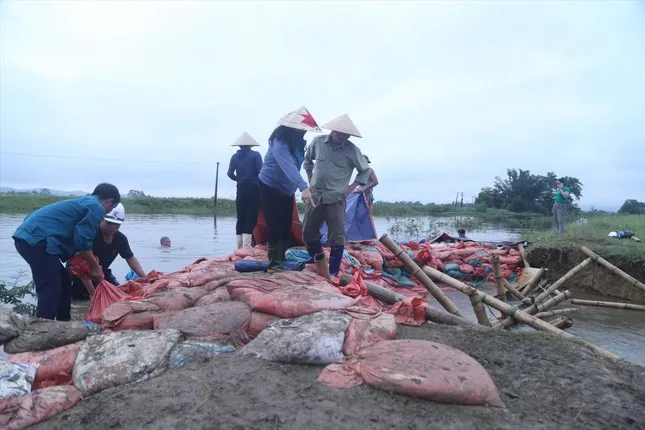 Tại sao ở Nghệ An và một số tỉnh miền Trung lại xảy ra lũ lụt?